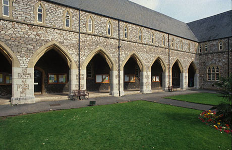 University of Exeter и центр INTO Exeter предоставляют стипендии иностранным студентам!